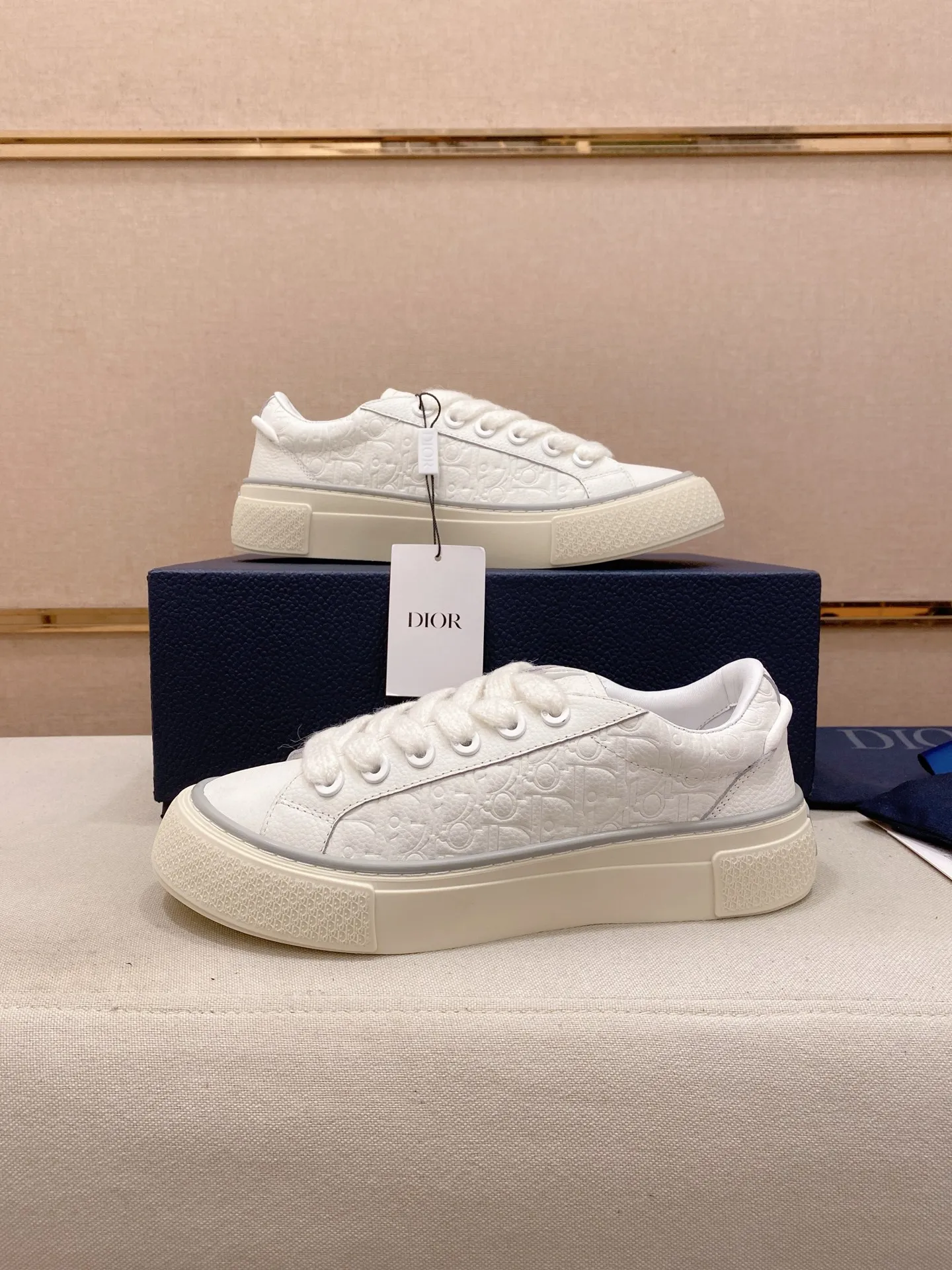 Factory price: 300 Men's shoes 💰[Dior·Dior] Top 🔍Couple style 💏🔍New casual sports style couple shoes, new four-season design, perfect workmanship, lace-up lazy style to create cabinet quality, upper: imported first-layer cowhide, sheepskin lining is soft and comfortable, ultra-light TPU wear-resistant outsole, simple, versatile fashion men's shoes, excellent color code number 35--44